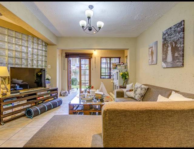 3 BEDROOM TOWNHOUSE FOR SALE IN BLUE GILL